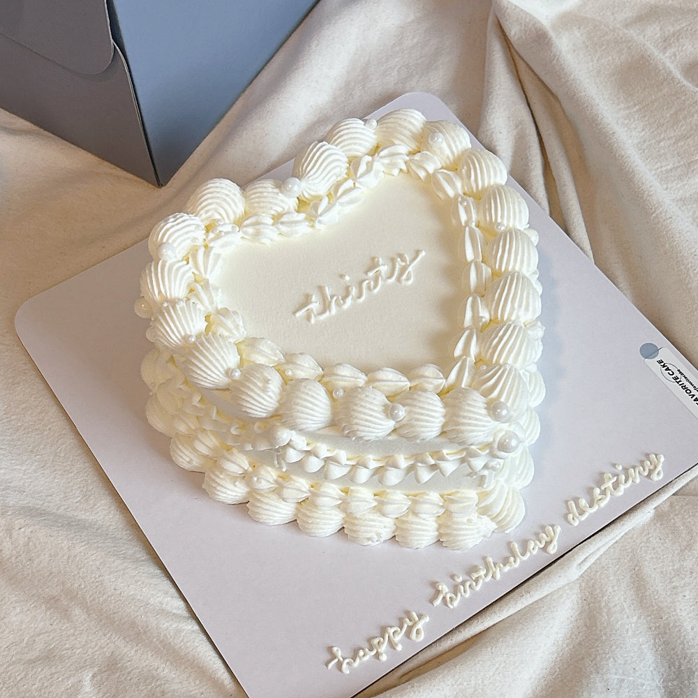 CLASSIC VINTAGE CAKE